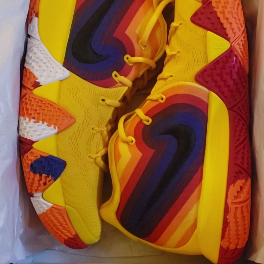 NEW, Kyrie 4 "70's"  (Decades Edition)